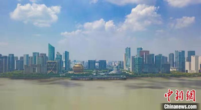 浙江杭州錢塘江畔。　王剛 攝
